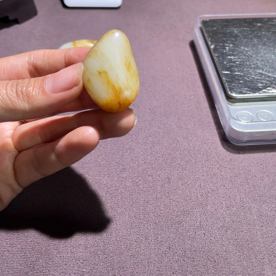 和田玉未镶嵌把件