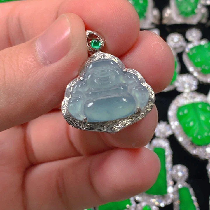 翡翠颈饰未镶嵌佛公