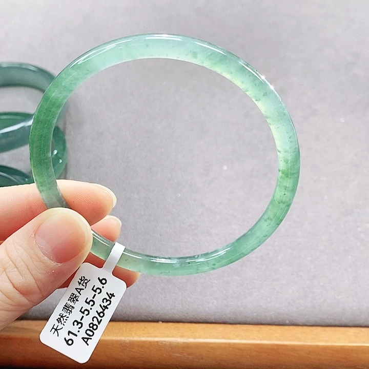 翡翠未镶嵌手镯（圆镯）