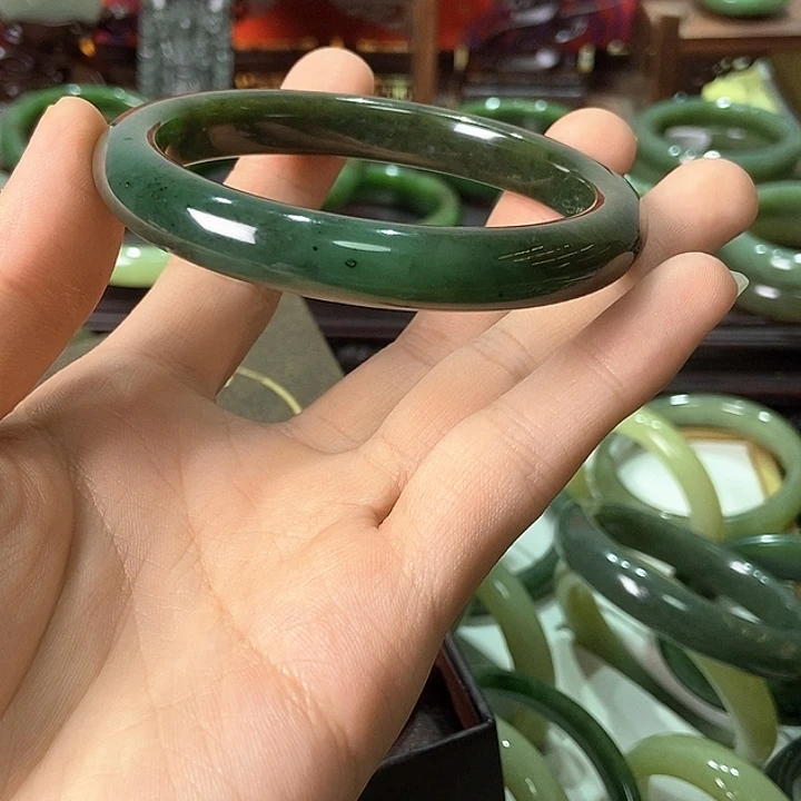 Q***爱和田玉（碧玉）未镶嵌手镯
