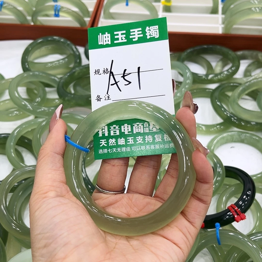 盈***盈蛇纹石玉未镶嵌手镯