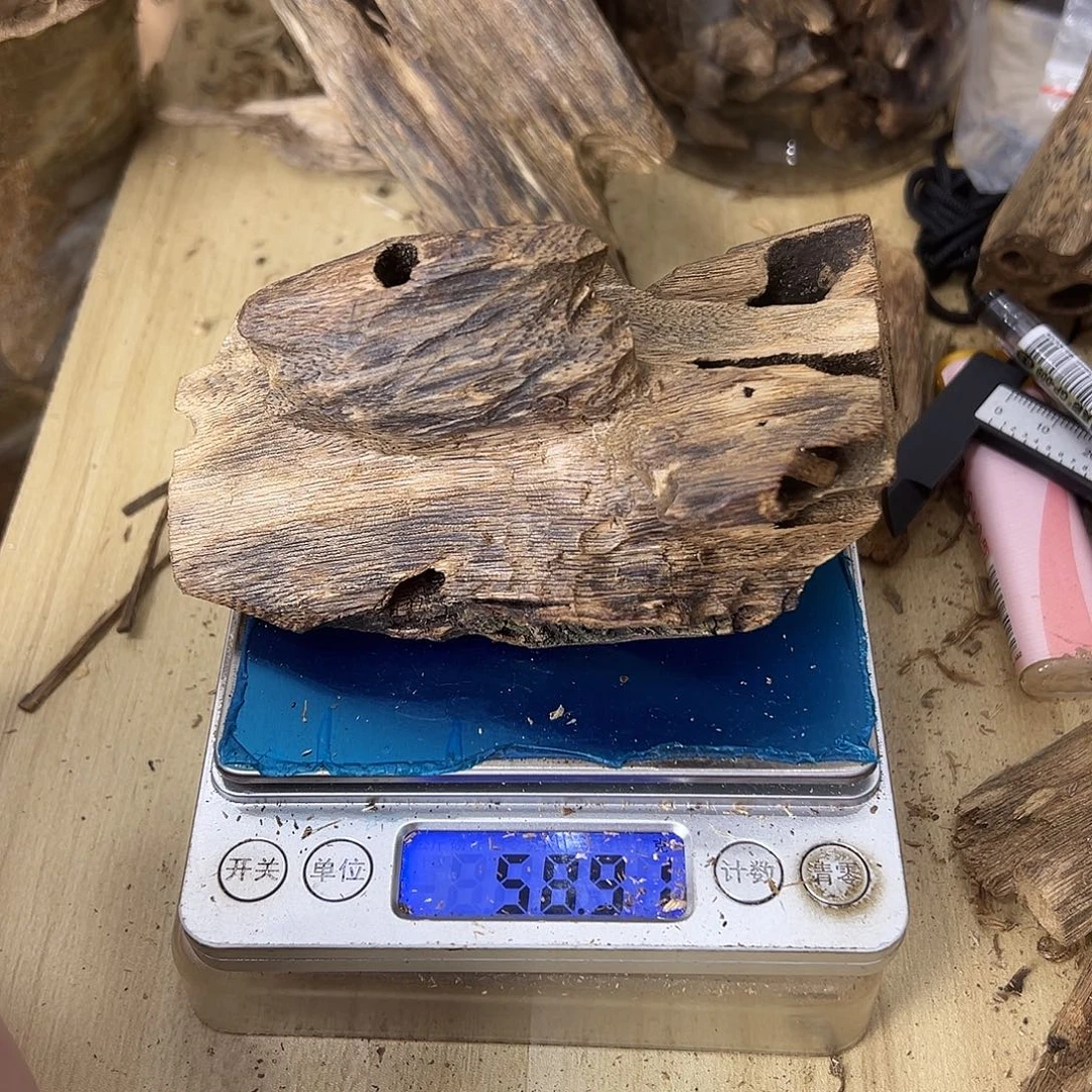 香料绿奇楠虫漏58克蓝宝石