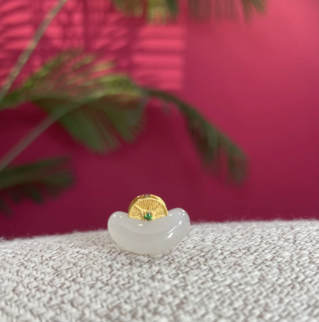 【招财进宝】18K沙弗莱相思豆藕粉吊坠 44222