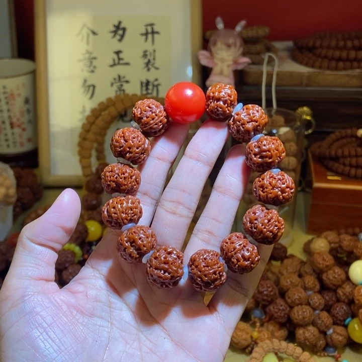 吊坠金刚菩提185玉化白色隔片红珠