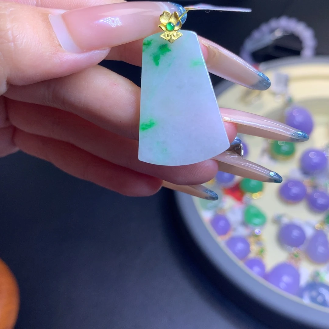 颈饰18K金镶嵌翡翠天然