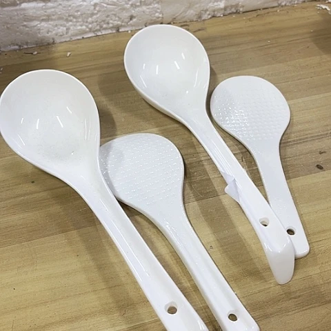 微瑕，不能明火，口径26厘米大勺2个，2个饭铲19厘米有点粗