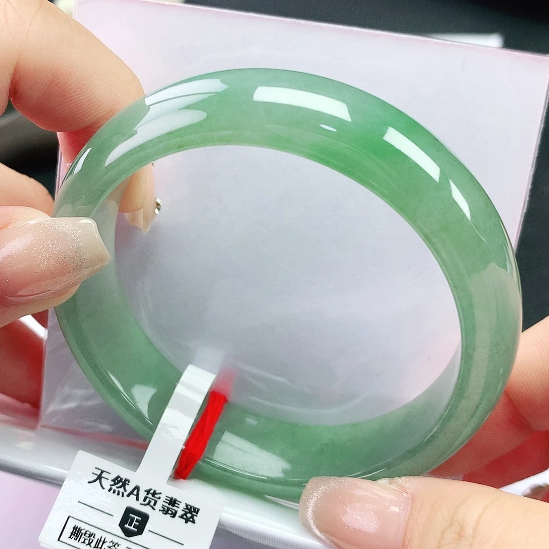 翡翠手镯未镶嵌59轮胎