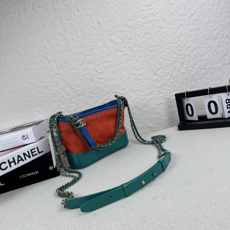 95新 Chanel/香奈儿 橙蓝绿拼色麂皮小号流浪斜挎包 长19 24开