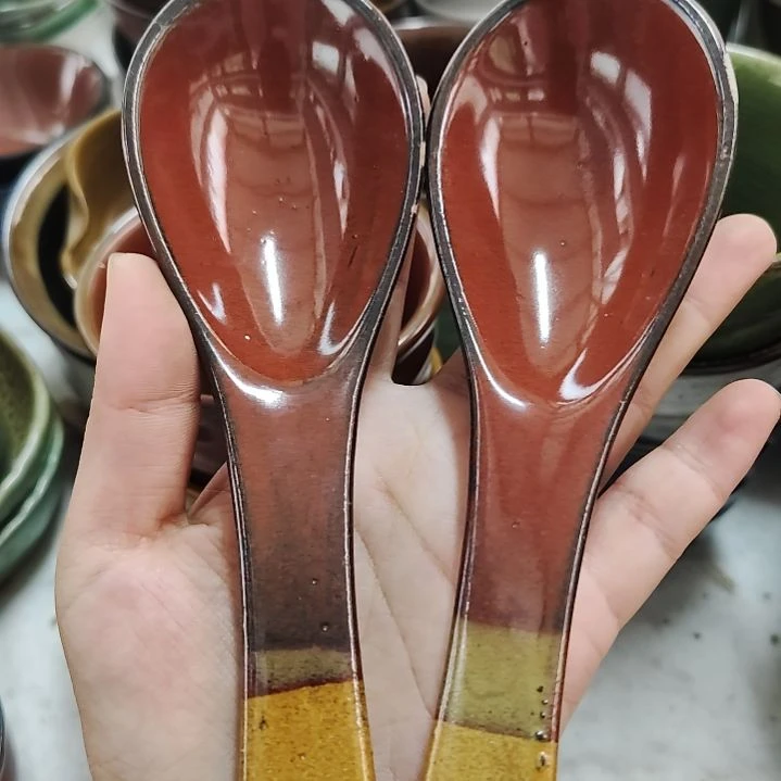 曾***曾瓷片五厂，七厂各种摆件，瓷片，均有瑕疵！