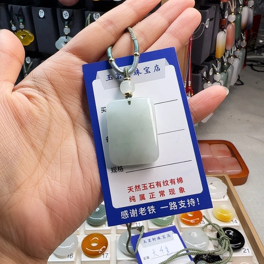 石英质玉未镶嵌颈饰