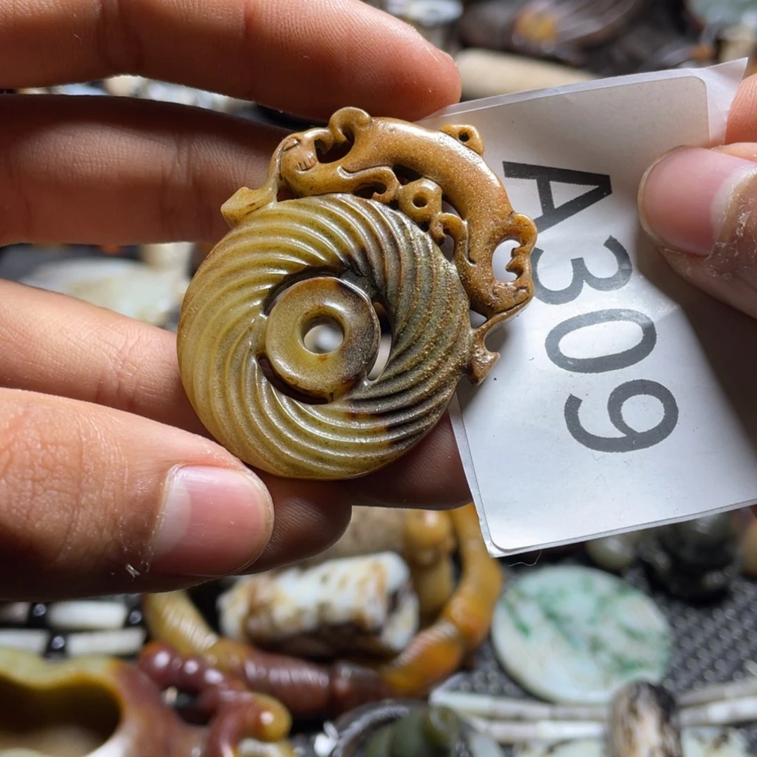 和田玉（糖玉）挂件未镶嵌