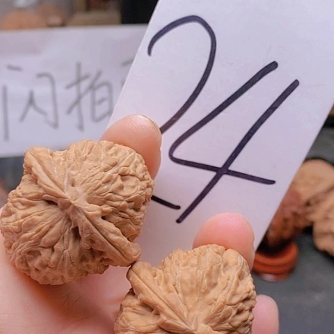 吊坠桃核35全品三角白