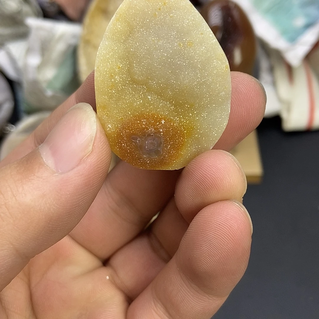 玛瑙/玉髓未镶嵌珠宝奇石