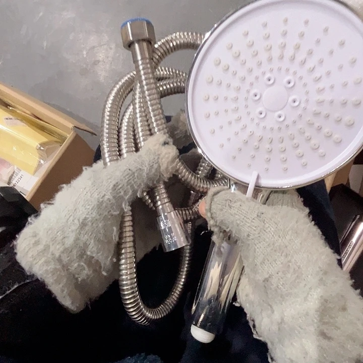 五档增压花洒带管。