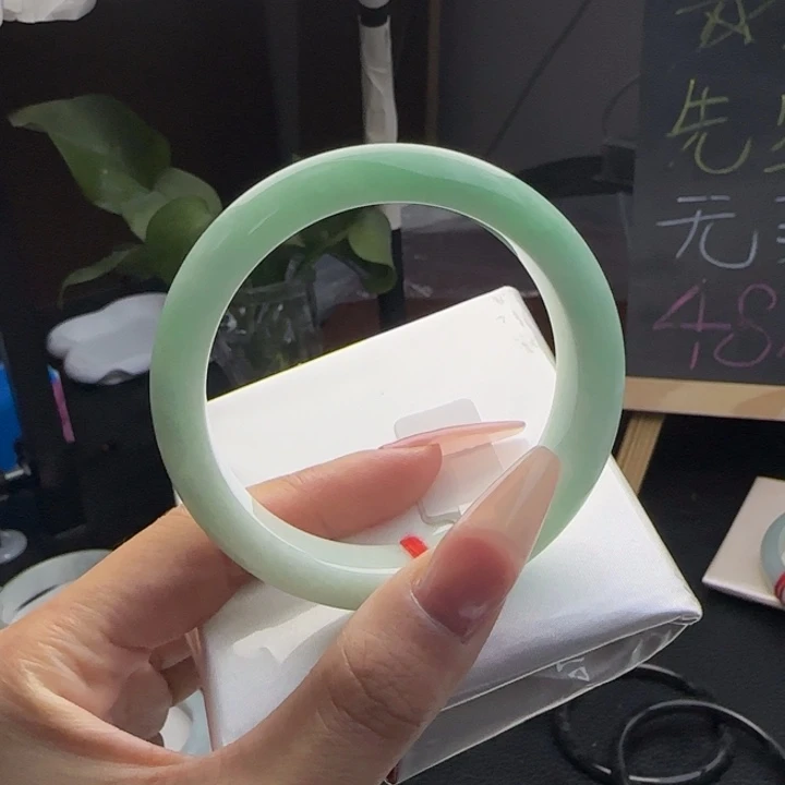 未镶嵌手镯翡翠程**雁翡翠手镯