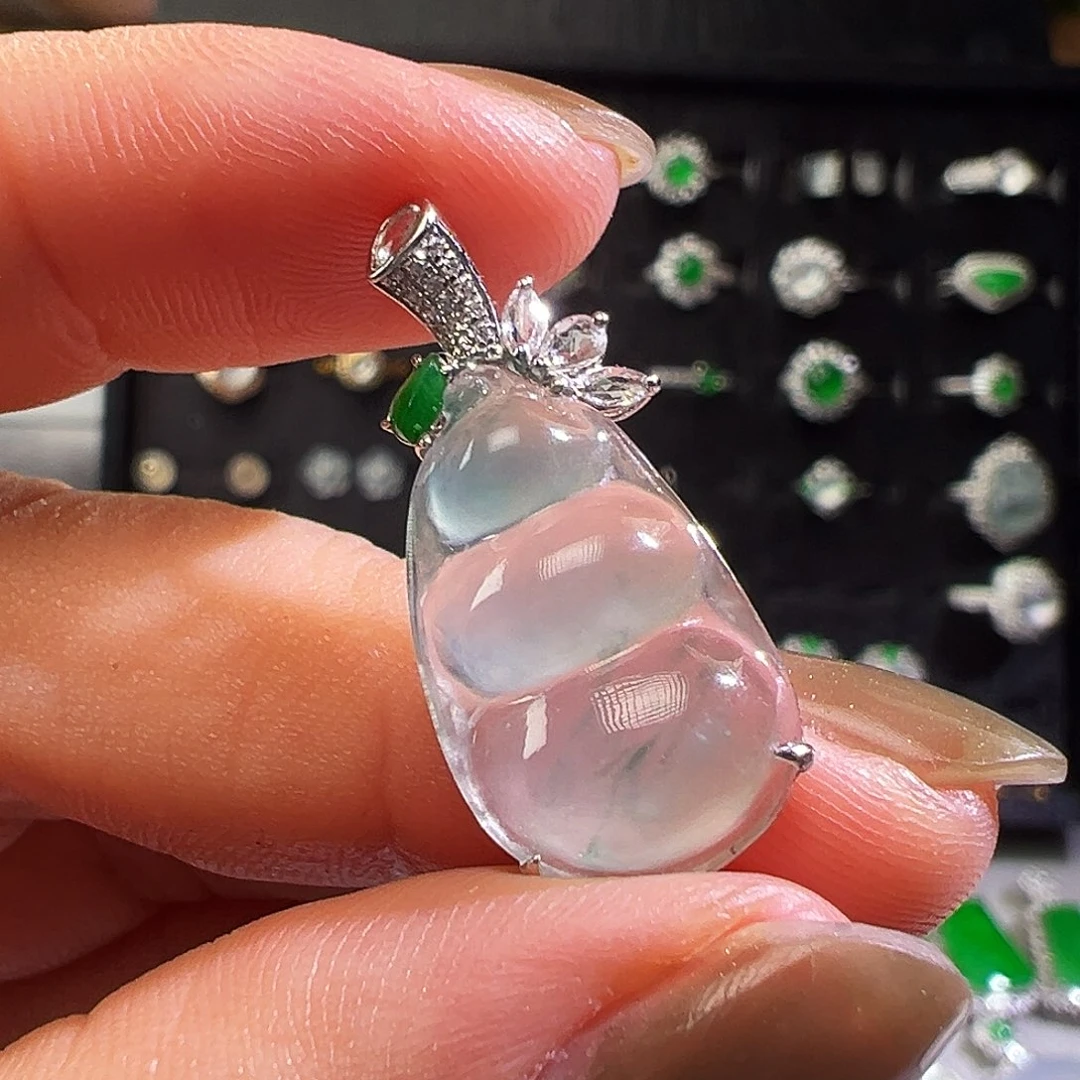 翡翠18K金镶嵌颈饰吊坠