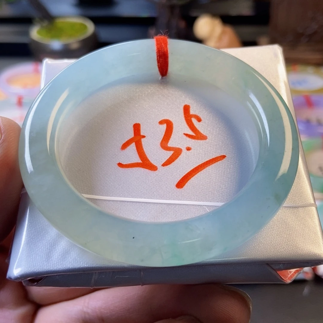 翡翠未镶嵌手镯29、种水圆条