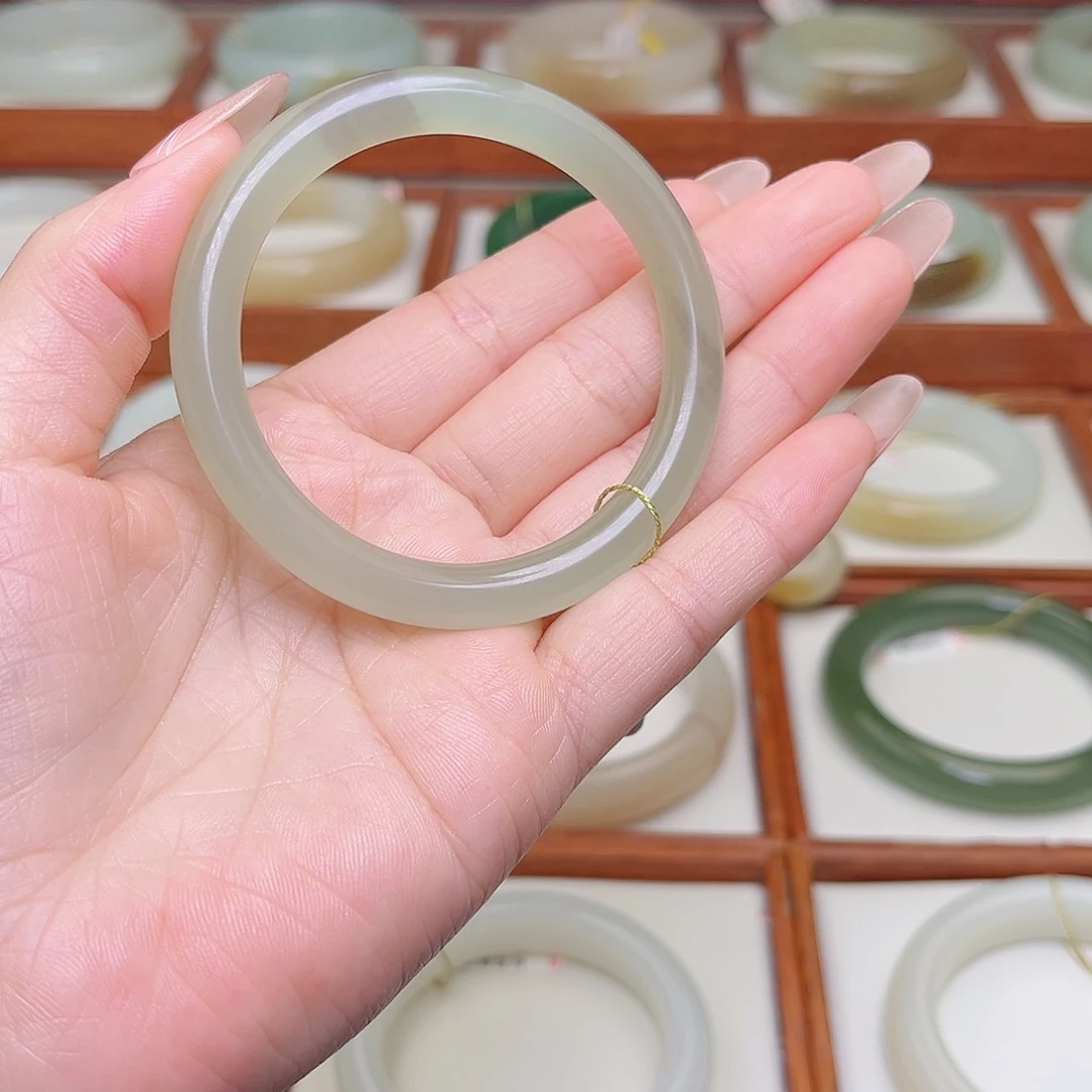 和田玉手镯未镶嵌52.9