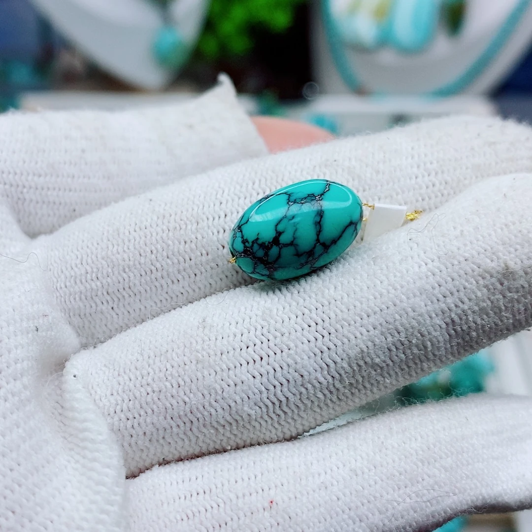 绿松石未镶嵌颈饰