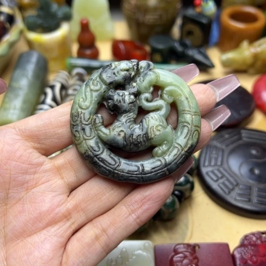 蛇纹石玉未镶嵌颈饰