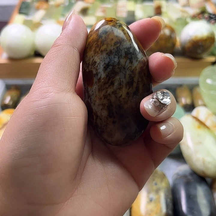 蛇纹石玉未镶嵌珠宝奇石