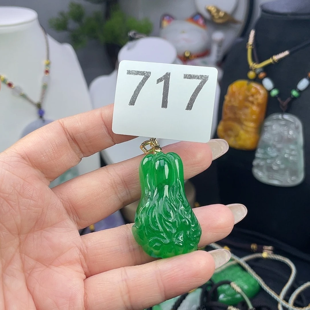 翡翠未镶嵌吊坠(赠链)