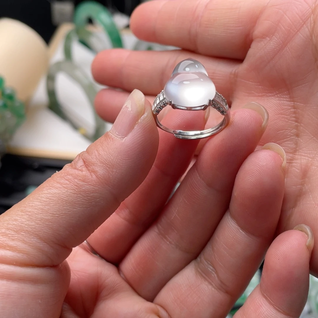 未镶嵌石英质玉戒指