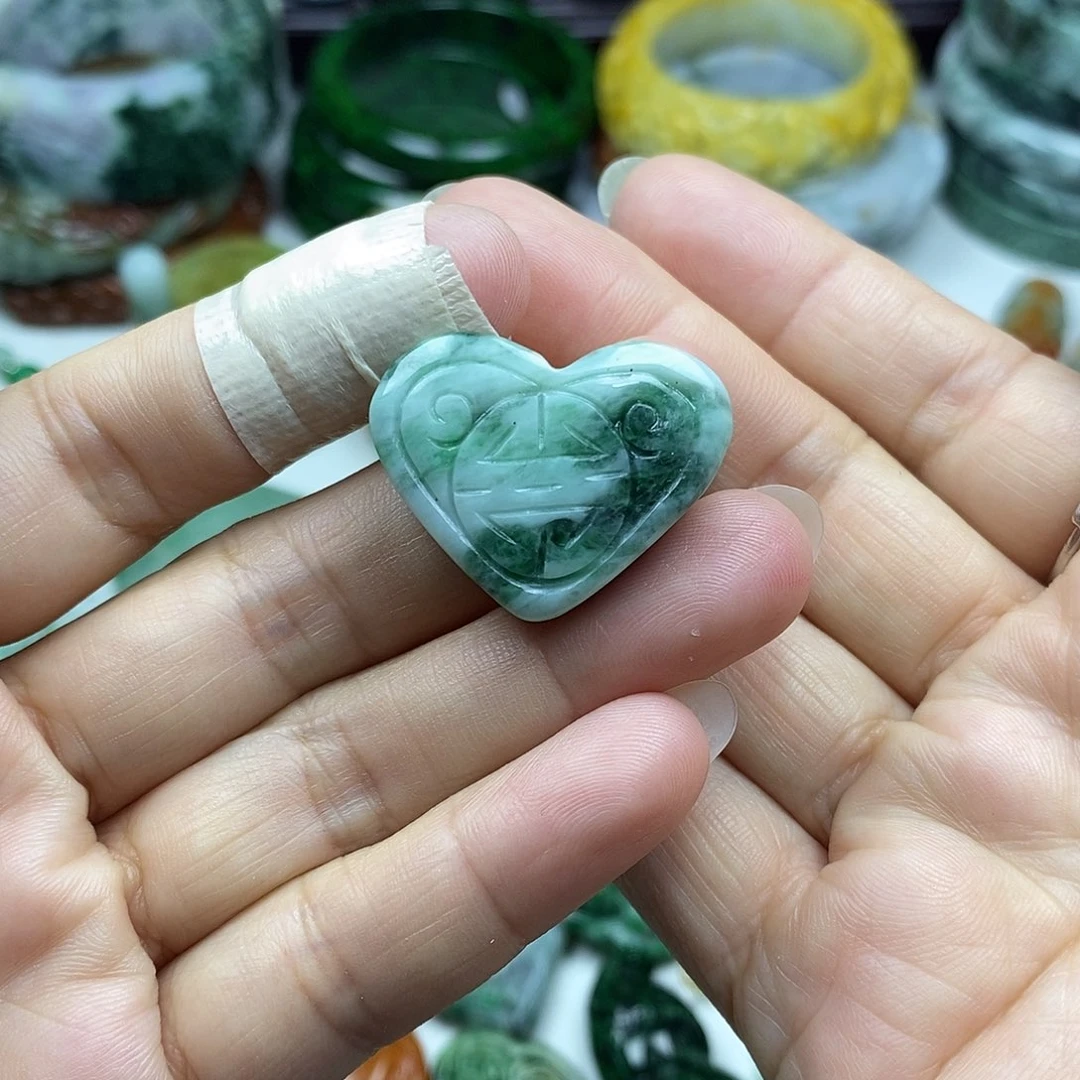 颈饰未镶嵌翡翠牌子