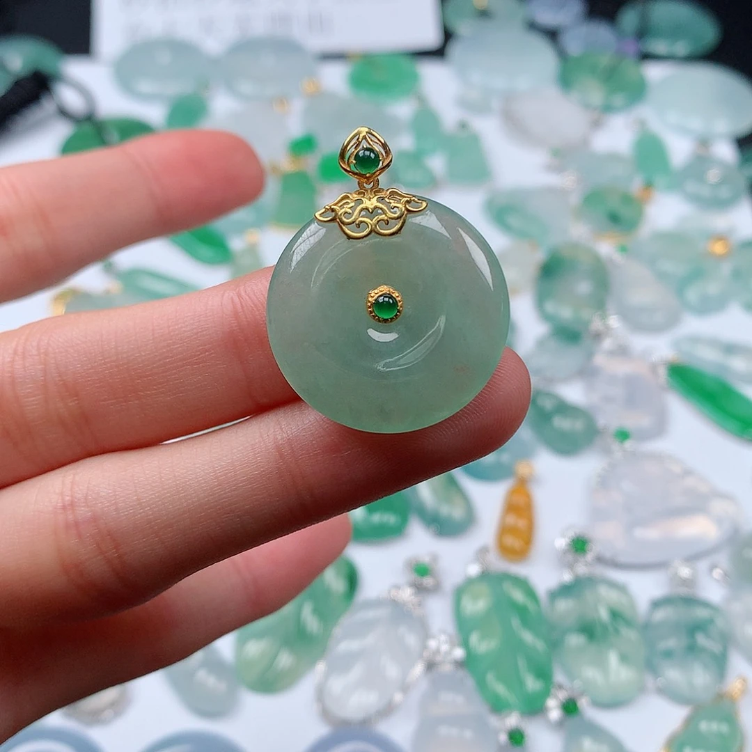 翡翠颈饰18K金镶嵌天然翡翠