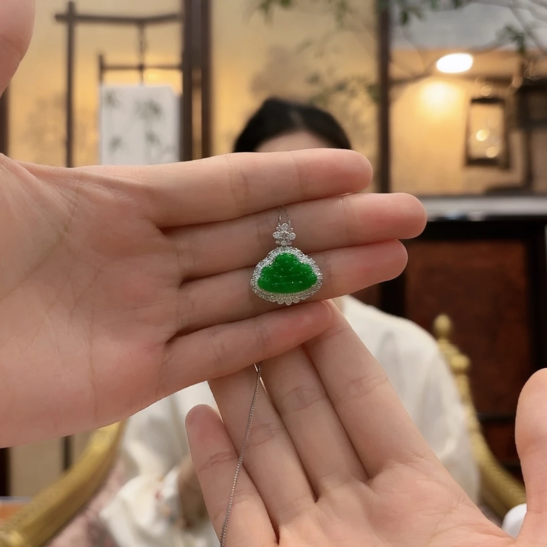 吊坠(赠链)18K金镶嵌翡翠