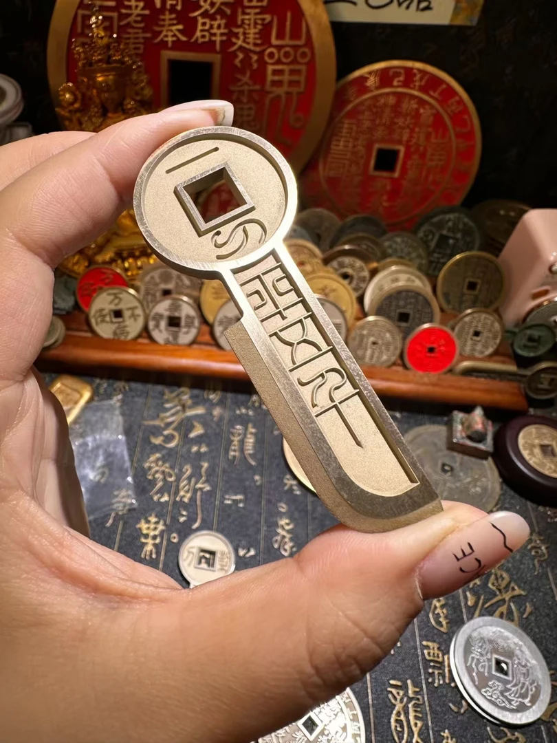 现代仿制工艺品一刀平五千雕母