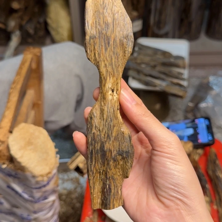 沉香碎屑沉香乌身块料28克