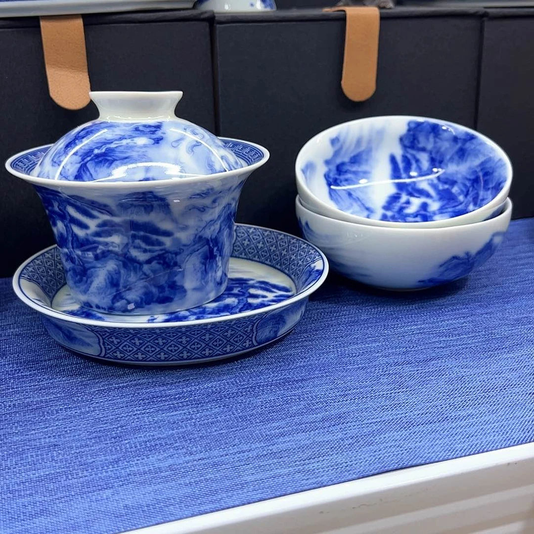 孤品好看的青花瓷器盖碗
