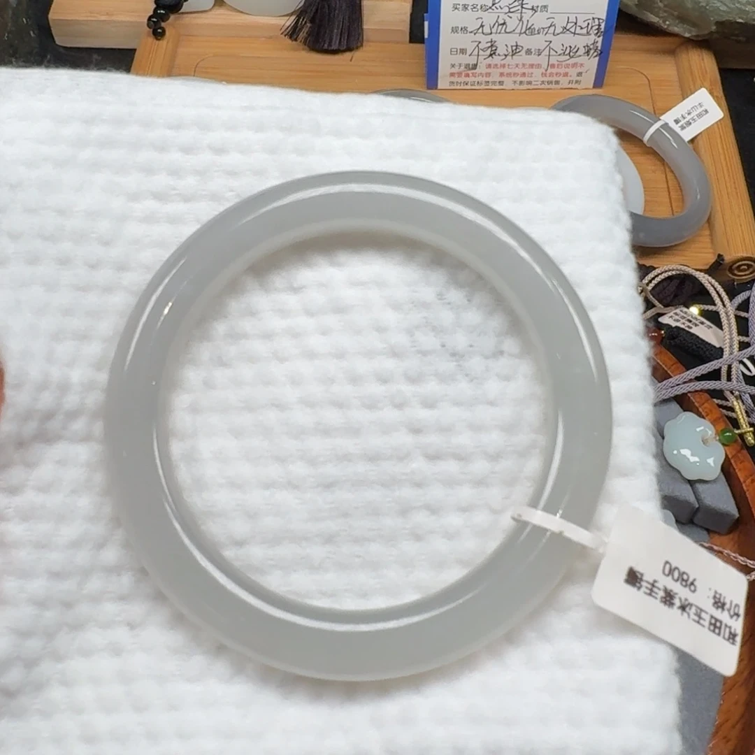 和田玉未镶嵌手镯