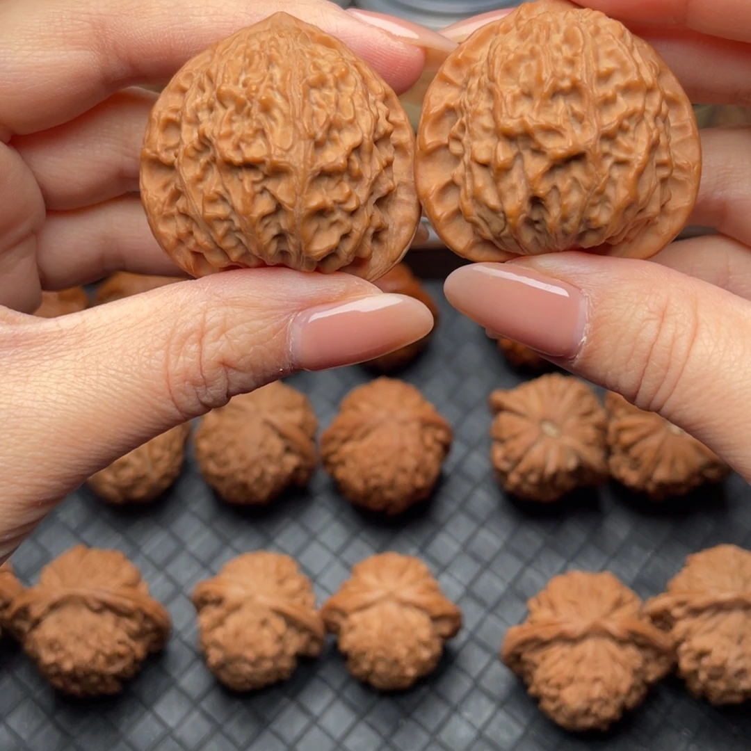 文玩核桃吊坠金牛40