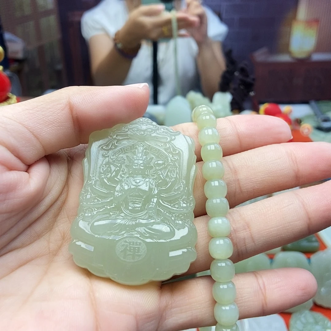 颈饰未镶嵌和田玉薄*