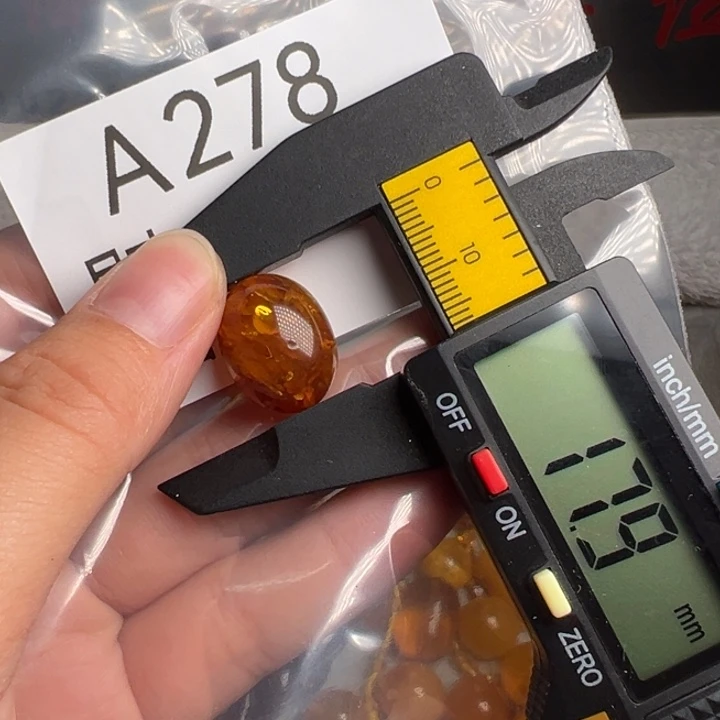 未镶嵌琥珀珠宝奇石