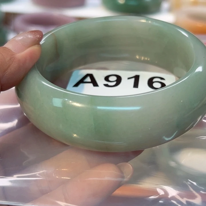 川***嫂石英岩玉手镯未镶嵌