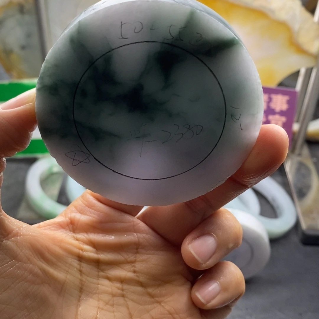 定制翡翠未镶嵌翡翠手镯