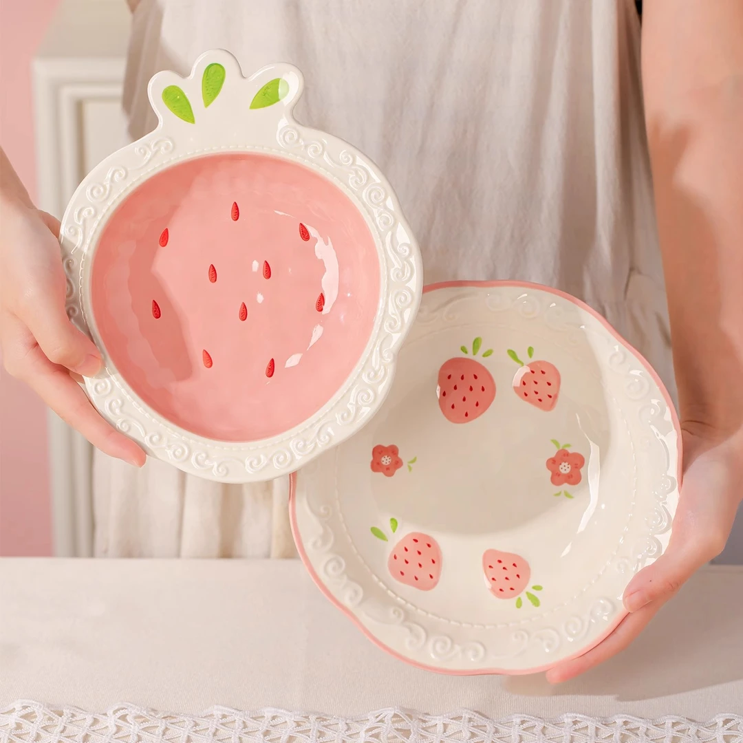 草莓浮雕釉下彩陶瓷盘子家用菜盘2025新款餐具餐盘碟子深盘高级感