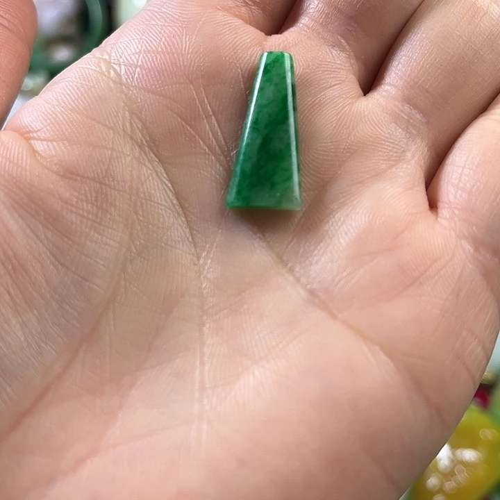 翡翠未镶嵌颈饰翡翠未镶嵌颈饰