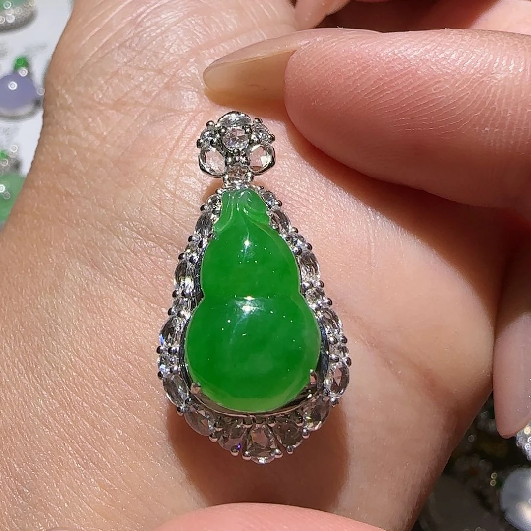 【闪购商品】颈饰18K金镶嵌翡翠天然