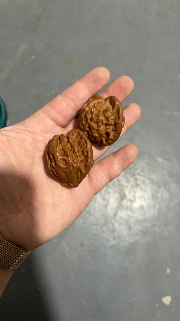 【闪购商品】 核桃手把件 一对给