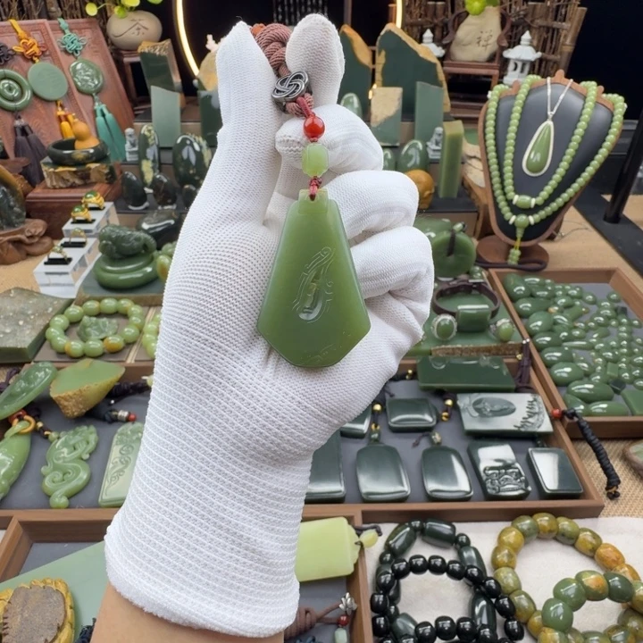 岫岩河磨玉（透闪石质玉）未镶嵌颈饰