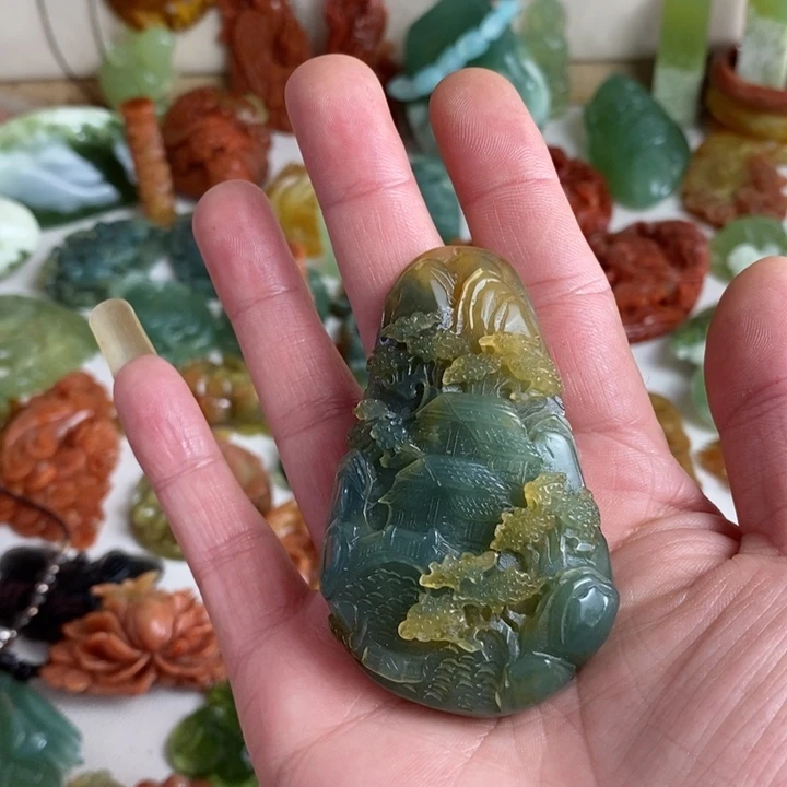 蛇纹石玉颈饰未镶嵌街*子