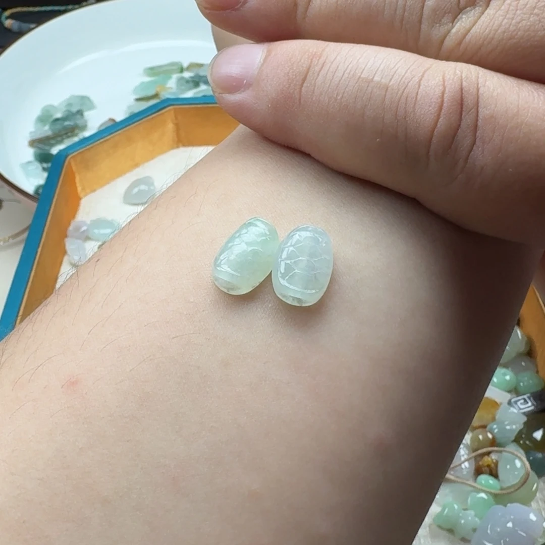 翡翠未镶嵌颈饰刘***蛋