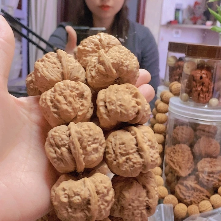【闪购商品】文玩核桃把件L***u38蛤蟆透手持2条身有黄