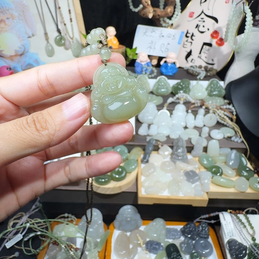 爱***志和田玉未镶嵌颈饰