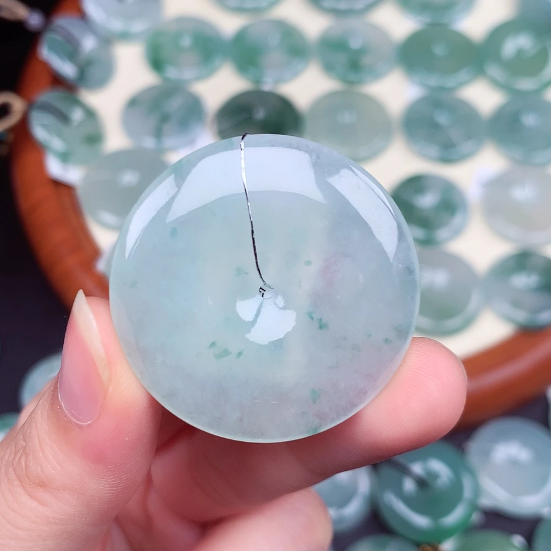 翡翠未镶嵌颈饰38.6，5.7