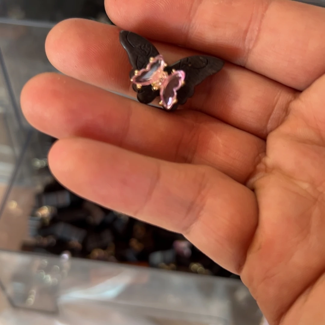 只买单纯的吊坠，没带链子，属的性质。